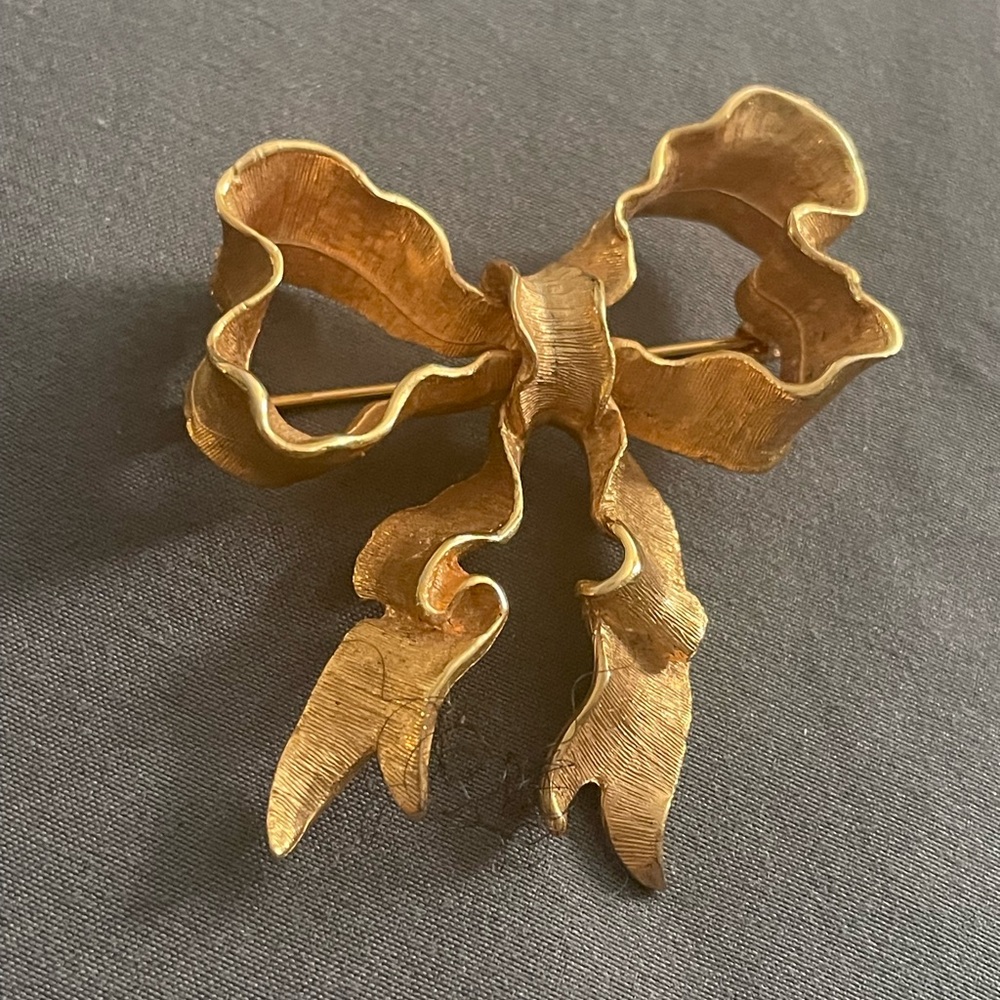 Vintage Bow Ribbon Brooch Gold tone